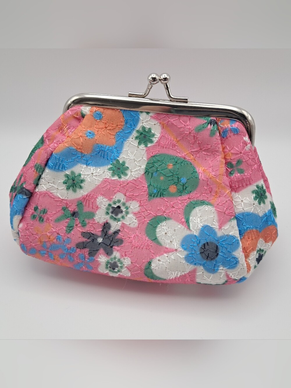 Embroidered Retro Floral Pink Coin Purse Kiss Clasp Clutch Vintage Style Bag